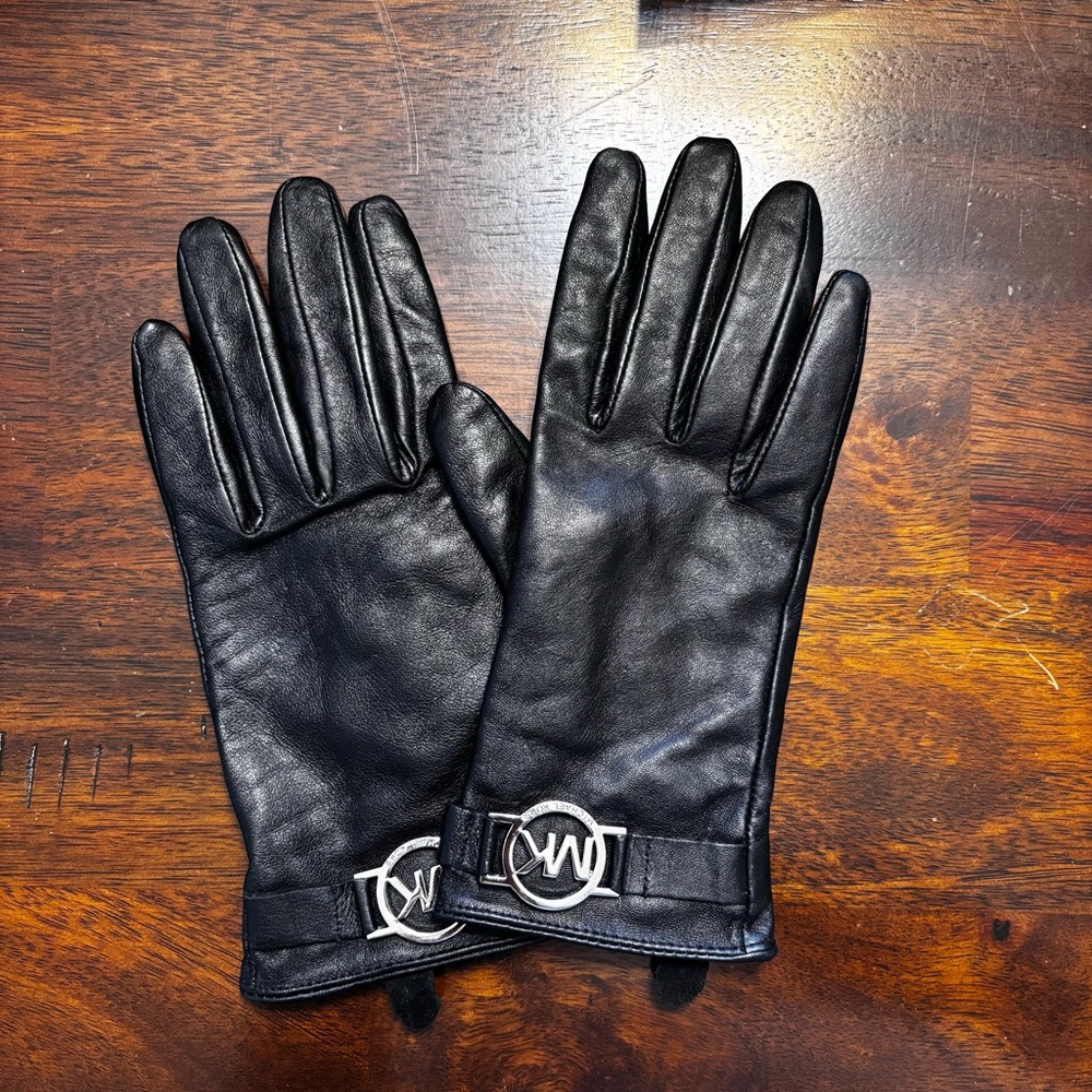 Michael Kors Black Leather Gloves with Logo Accent